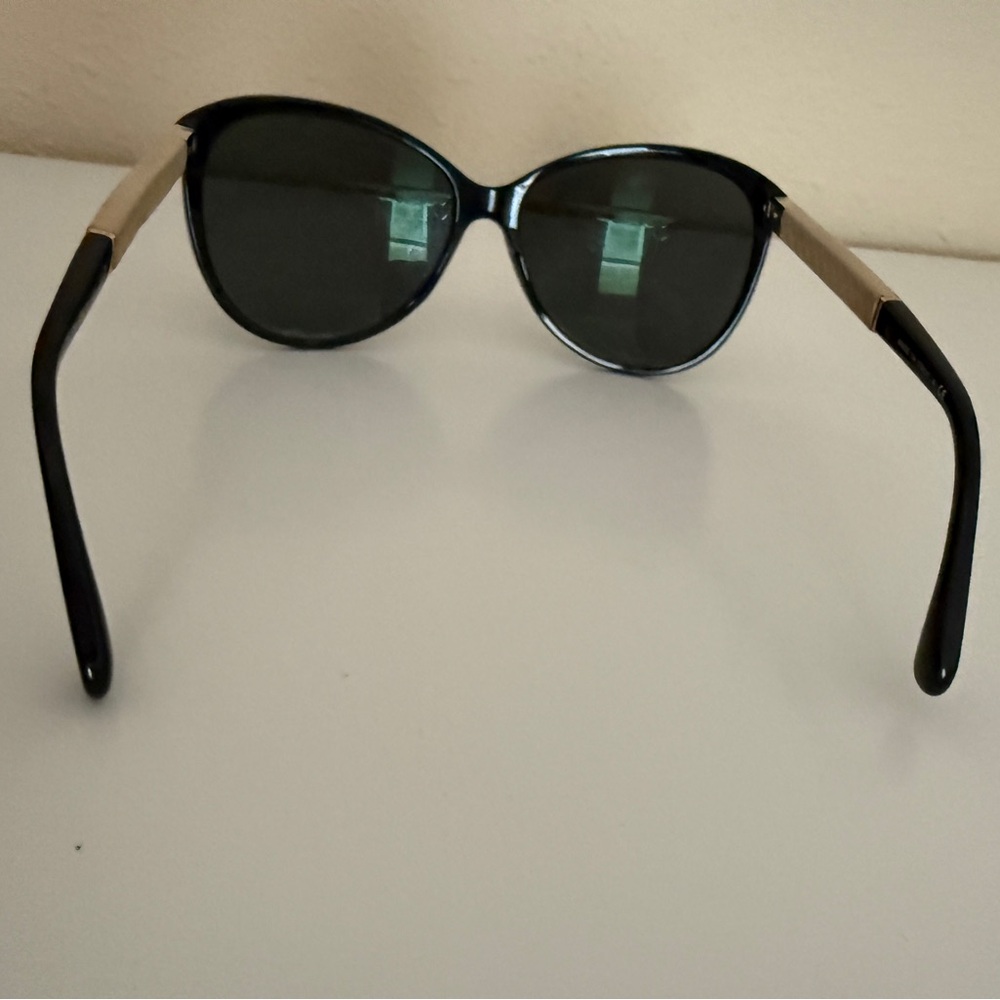 CHANEL Black Sunglasses with CC Temples - Picture 8 of 11